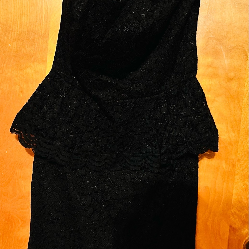 Brand new. Ann Taylor. 00P. Lace dress with rufles.